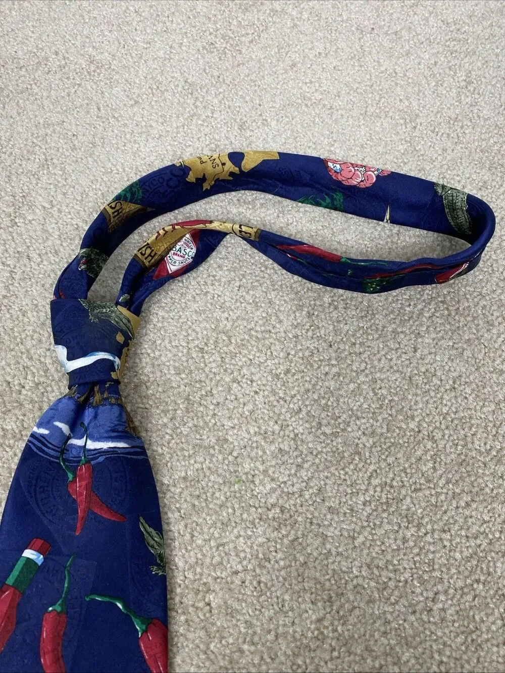 VTG Tabasco Crawfish Louisiana Silk Tie Made in USA Cajun Food Alligator Novelty